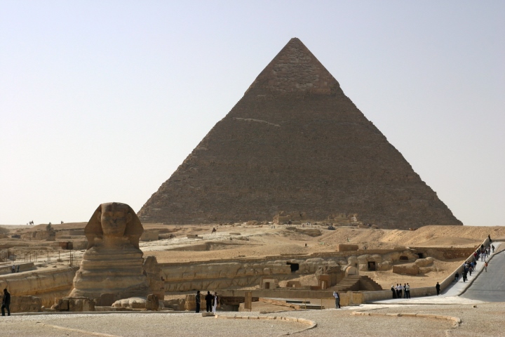 Lion Tracks Photo QnA -- Giza in Egypt. Great Pyramid and Sphinx